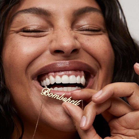 VICTORIA'S SECRET Bombshell Nameplate Necklace BRAND NEW WITH TAGS - Picture 2 of 6